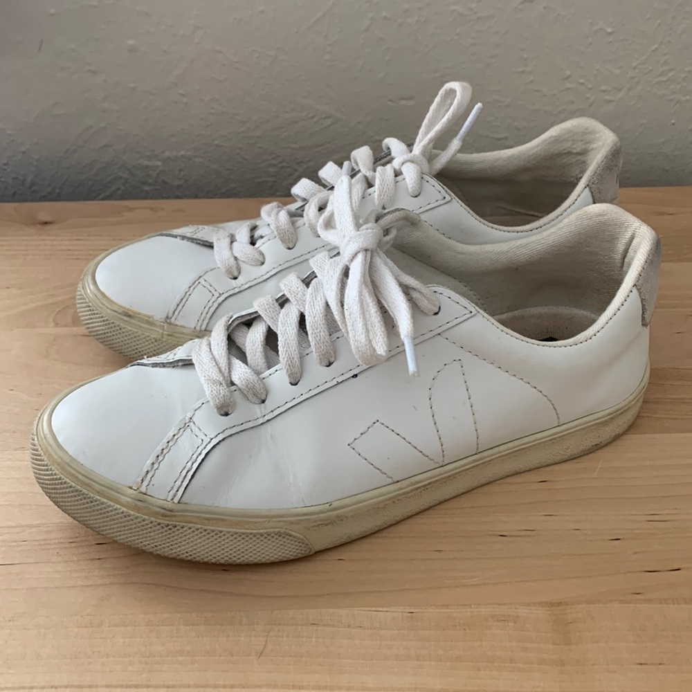 Veja esplar sneakers.  Size 36